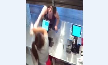 Mujer asalta a empleada de restaurante por una orden incorrecta de un sándwich