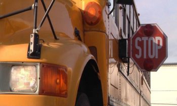 Un conductor de autobús escolar de Hermiston es citado por conducción descuidada tras golpear auto estacionado