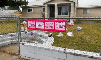 Casa en Richland ofrece guantes y gorras gratis para aquellos que lo necesiten