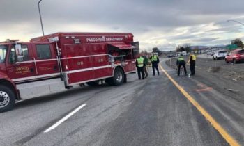 Choque frontal entre dos autos cierra la I-182 en dirección este en Pasco