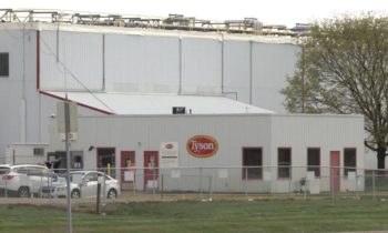 Los empleados de Tyson Foods que dieron positivo para COVID-19 pueden regresar a trabajar bajo las nuevas recomendaciones de los CDC