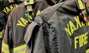 El Departamento de Bomberos de Yakima responde a tres incendios de matorrales el jueves por la noche