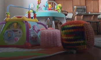 Llegan a acuerdo millonario en caso de dos niñas de crianza que sufrieron abusos por parte de sus padres adoptivos