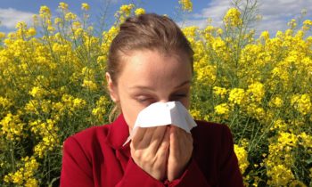 Las alergias y las últimas variantes de COVID pueden presentar los mismos síntomas, por lo que es aún más importante hacer pruebas
