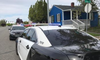 La Policía de Kennewick detiene a una mujer de 19 años por golpear a un oficial en la cara