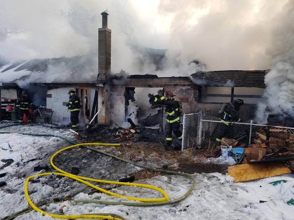 Una familia pierde su hogar despues de un incendio Yakima y Tri