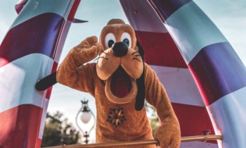 El lugar más feliz de la tierra, Disneyland, ofrece precios más bajos