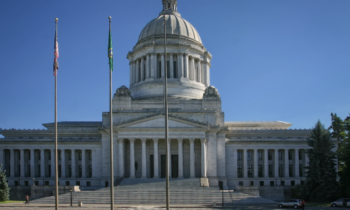 Jay Inslee anuncia una sesión legislativa especial para nueva ley sobre posesión de drogas