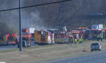 Al menos 3 muertos y 15 heridos cuando un camión choca a un bus que transportaba estudiantes en Ohio
