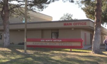 Estudiante de Kamiakin encontrado con dos pistolas cargadas en el campus