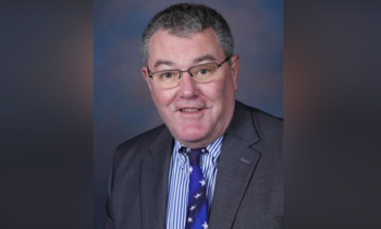 El ex alcalde de Kennewick no será acusado después de la investigación salón de masajes