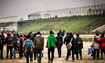 Gobernador Abbott promulga ley fronteriza en Texas que penaliza la entrada irregular al estado y permite a las autoridades arrestar migrantes