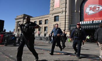 Un muerto y 9 heridos deja tiroteo durante desfile de los Chiefs de Kansas City en Union Station