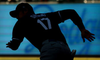 Escándalo del intérprete de Shohei Ohtani ensombrece primer partido de los Dodgers en casa