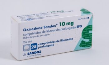 Técnico de farmacia en Pasco suspendido tras desviar sustancias controladas