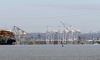 Colapsa el principal puente de Baltimore tras ser golpeado por un carguero