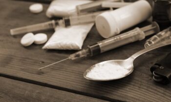 Óregon promulga la ley HB-4002 que penalizará portación y consumo de drogas como fentanilo