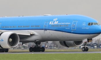 Muere una persona tras quedar atrapada en motor de avión en aeropuerto holandés