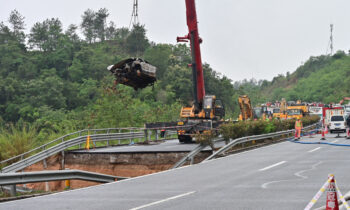 Colapso de una autopista en China deja al menos 24 muertos
