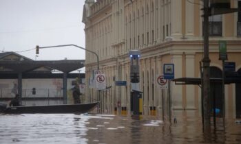 Inundaciones dejan al menos 75 muertos y 103 desaparecidos en Brasil