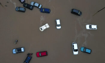 Ya son más de 137 los muertos por las inundaciones en el sur de Brasil