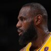 James LeBron considera seguir con Los Lakers, pero con un nuevo contrato, según reportes