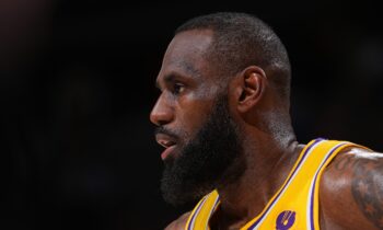 James LeBron considera seguir con Los Lakers, pero con un nuevo contrato, según reportes