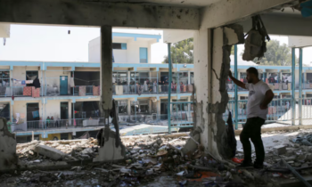 Ataque israelí deja al menos 33 muertos en una escuela de Gaza