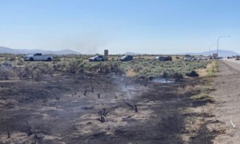 Incendio contenido después de quemar 5 acres en la mediana de la I-182 en Pasco