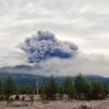 Volcán erupciona tras sismo en Rusia. Expertos advierten que otro terremoto podría estar en camino