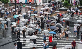 Alerta en Japón: ordenan evacuaciones y miles quedan sin luz por un potente tifón