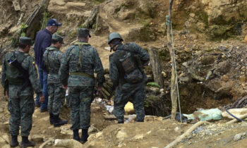 Matan a tiros a cinco mineros en el sur de Ecuador