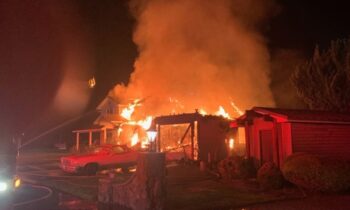 Un incendio a primera hora de la mañana destruye una casa en el condado de Benton