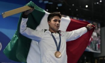 Osmar Olvera consigue medalla de bronce en el trampolín de 3 metros