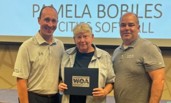 Pam Bobiles, maestra de la escuela secundaria Stevens, nombrada árbitro del año de la Asociación de árbitros de Washington para softbol