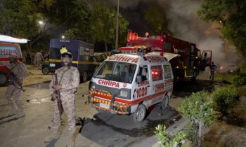 Pakistán: fuerte explosión deja al menos dos muertos y ocho heridos afuera de aeropuerto