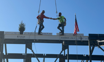 Construcción Fowler y el Distrito Escolar de Pasco Celebran Ceremonia de Remate de la Nueva Escuela Preparatoria Orion High