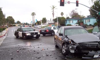 3 personas hospitalizadas tras vuelco en la I-82 cerca de Yakima