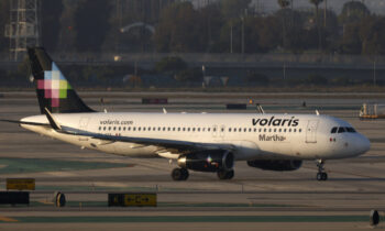 Pasajero a bordo de vuelo doméstico en México intenta desviar el avión a EEUU, según la aerolínea