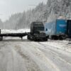 La I-90 en dirección oeste bloqueada cerca de Easton debido a un accidente de camión semirremolque