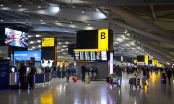 Cierran el aeropuerto de Heathrow en Londres después de una falla eléctrica
