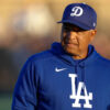 Los Dodgers extienden contrato de 4 años al manager Dave Roberts