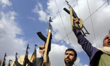 EEUU lanza ataques en Yemen contra hutíes y emite nueva advertencia a Irán