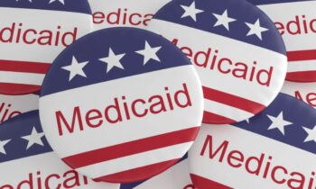 La senadora Cantwell visita el Centro Médico Kadlec para hablar sobre posibles recortes a Medicaid