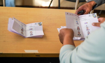 Elecciones en Ecuador: Noboa lidera el balotaje con más del 55% del conteo