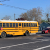 Sujeto intento subirse a un autobús escolar en Kennewick, genera preocupación por la seguridad estudiantil