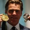 Comité olímpico reemplaza las 10 medallas que el nadador Gary Hall Jr. perdió en el incendio Palisades
