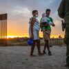La Corte Suprema permite a Trump revocar el estatus legal de 500,000 inmigrantes