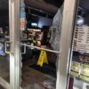 La policía de Richland arresta a un sospechoso de robo en una tienda de conveniencia
