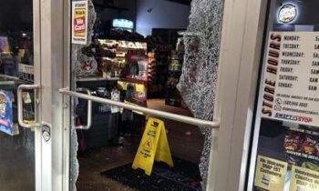 La policía de Richland arresta a un sospechoso de robo en una tienda de conveniencia